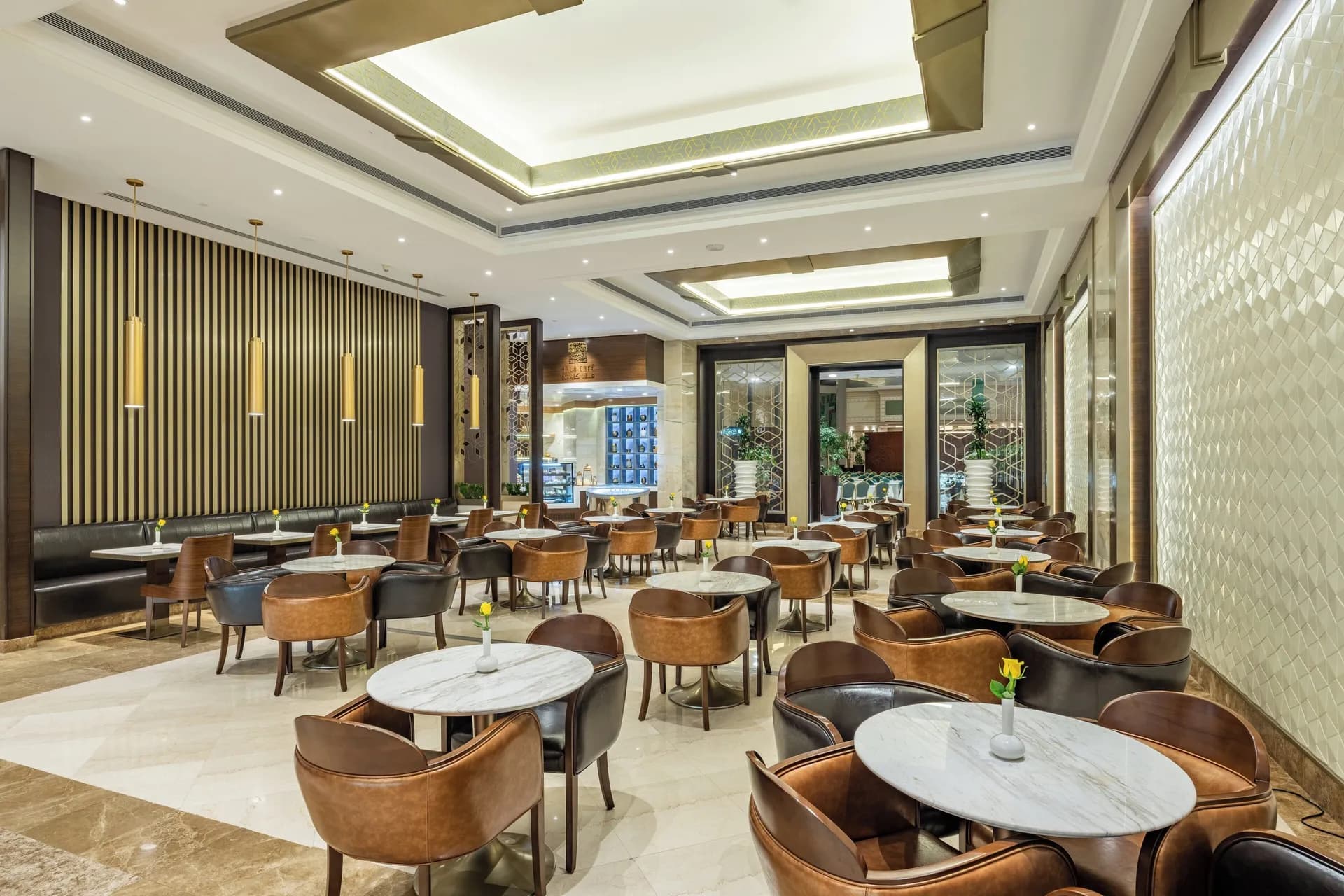 Al Marwa Rayhaan by Rotana Makkah lobby sitting area