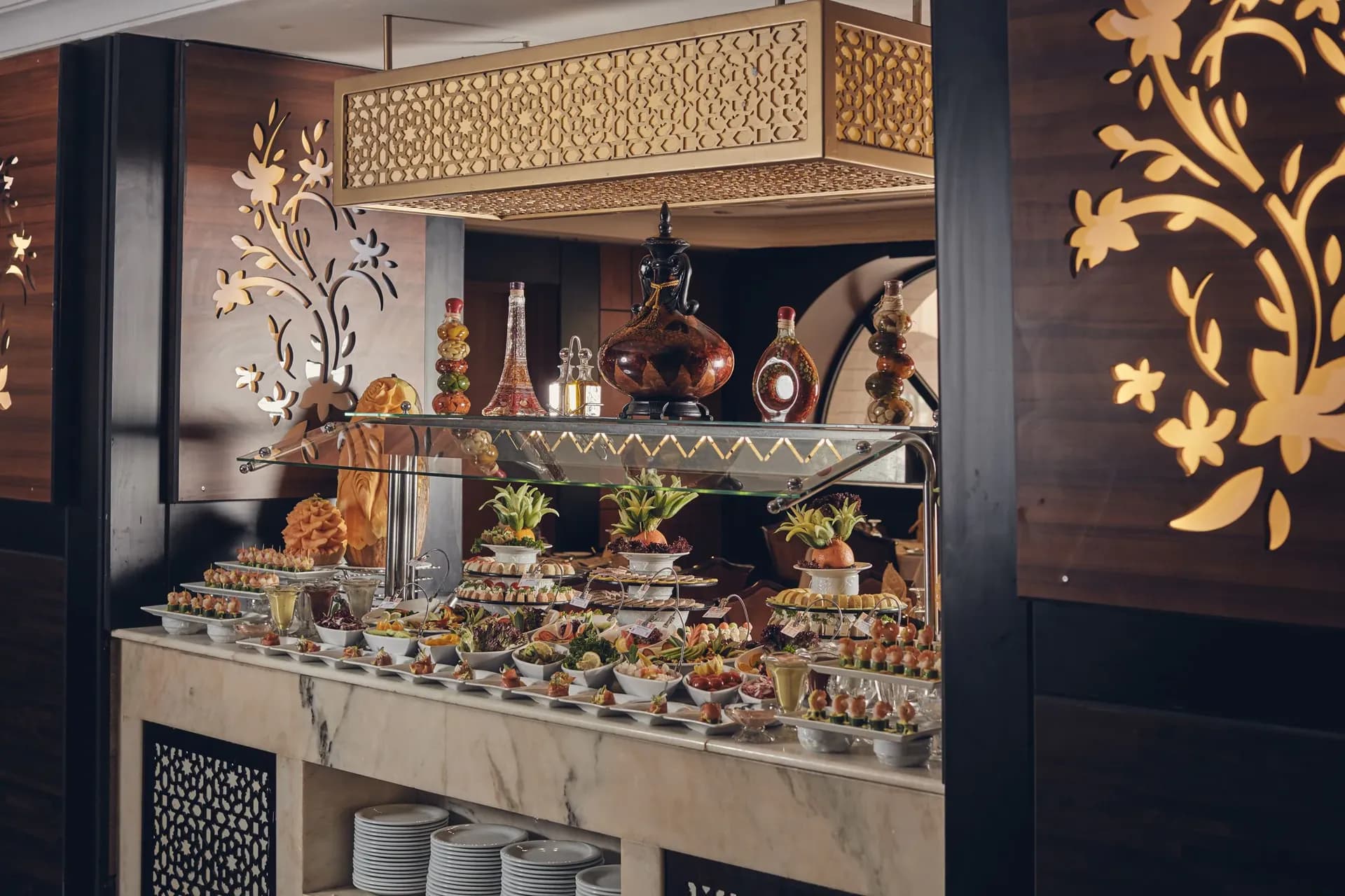 Lobby coffee shop at Dallah Taibah Hotel