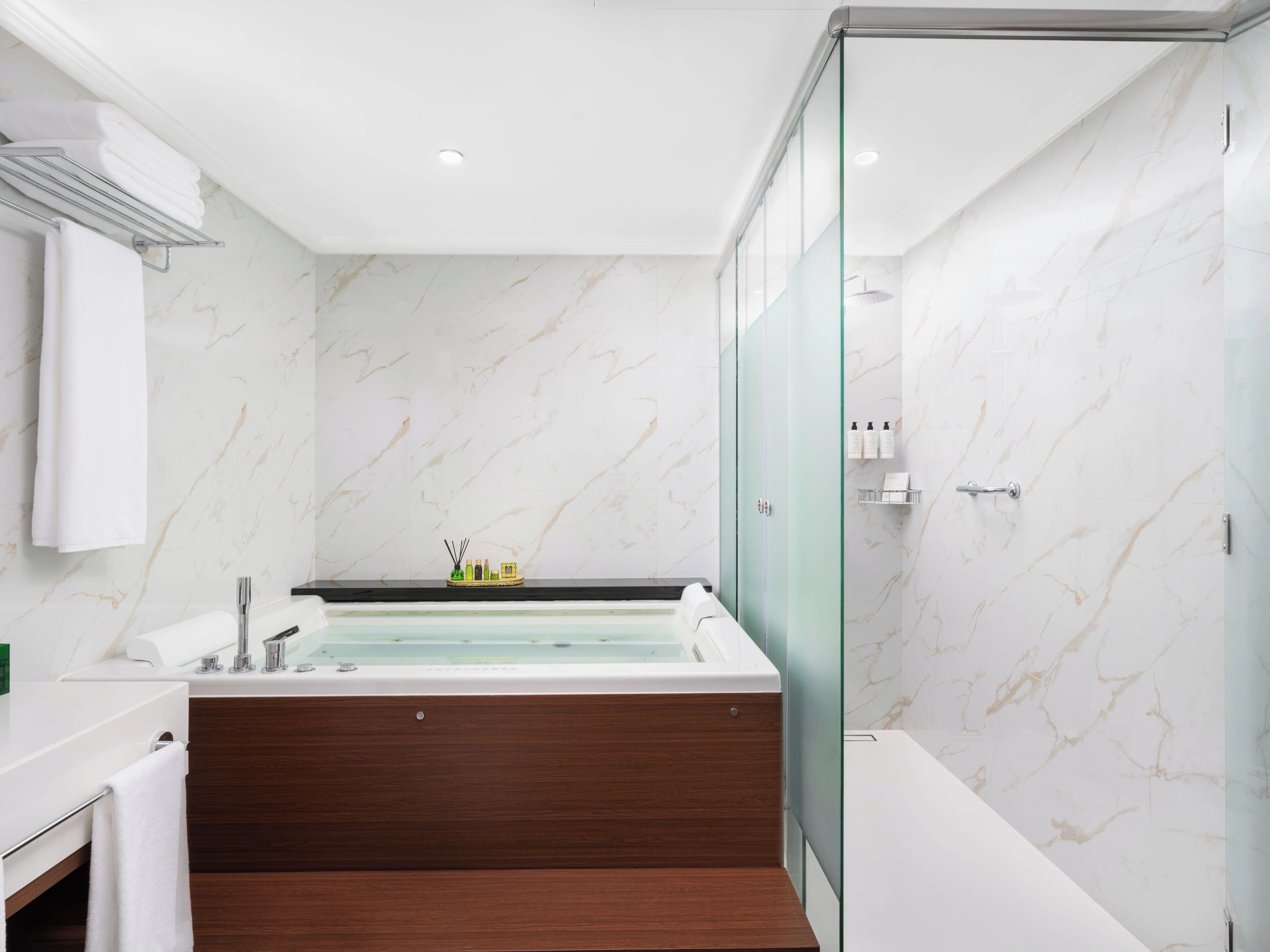 Al Raihan Suite Bathroom