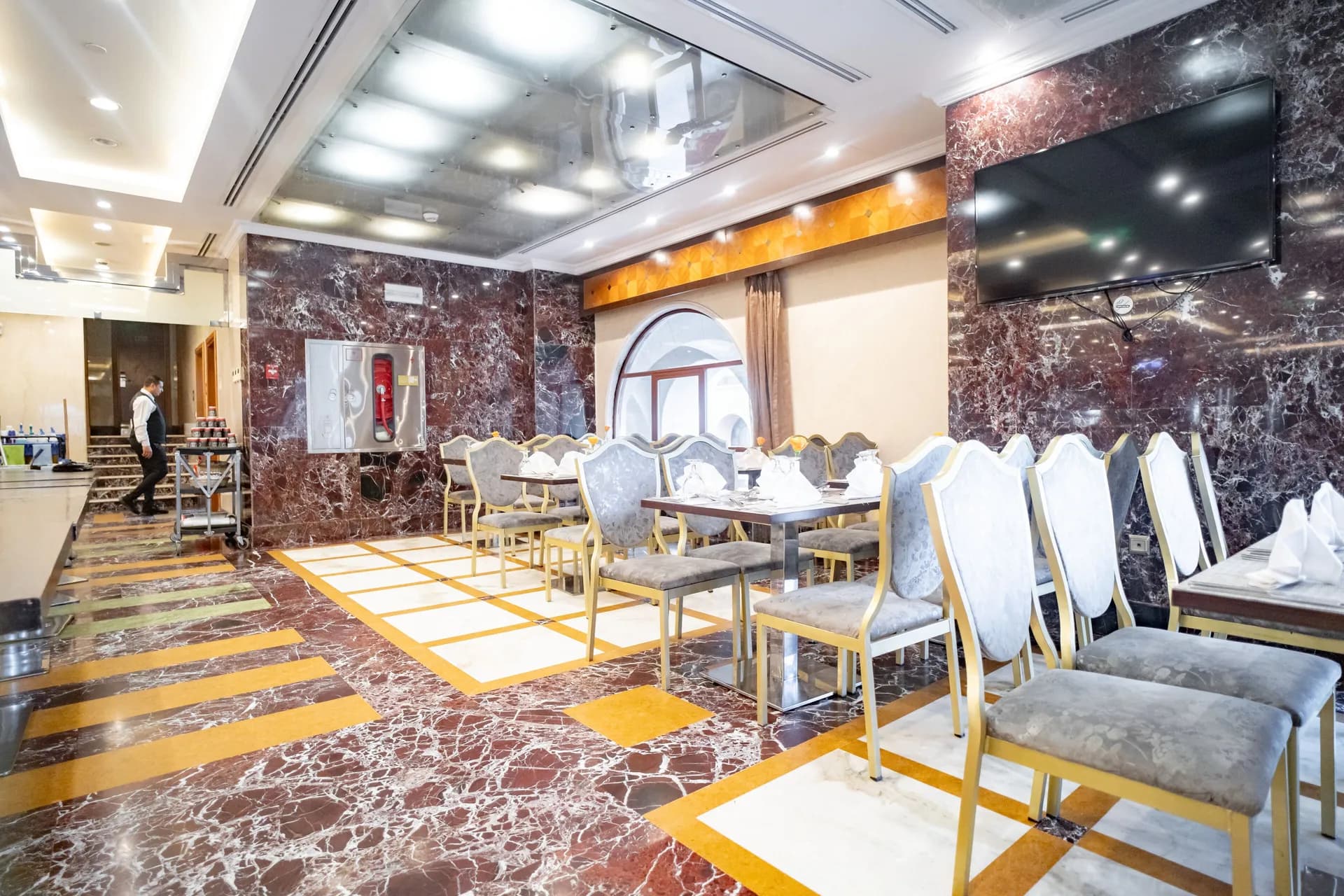 Daily buffet breakfast