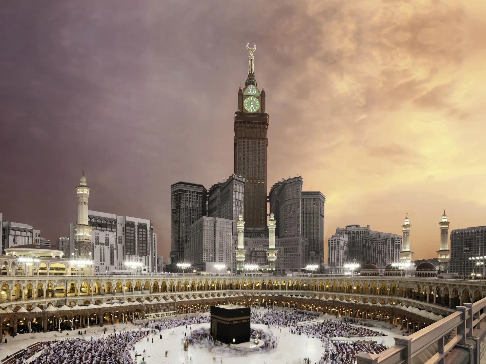 Fairmont Clock Tower exterior view in Makkah