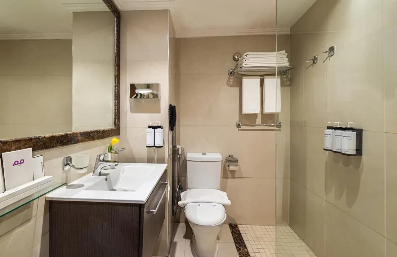 Golden Tulip Al-Zahabi – free toiletries, Shower, hair dryer, bathrobes
