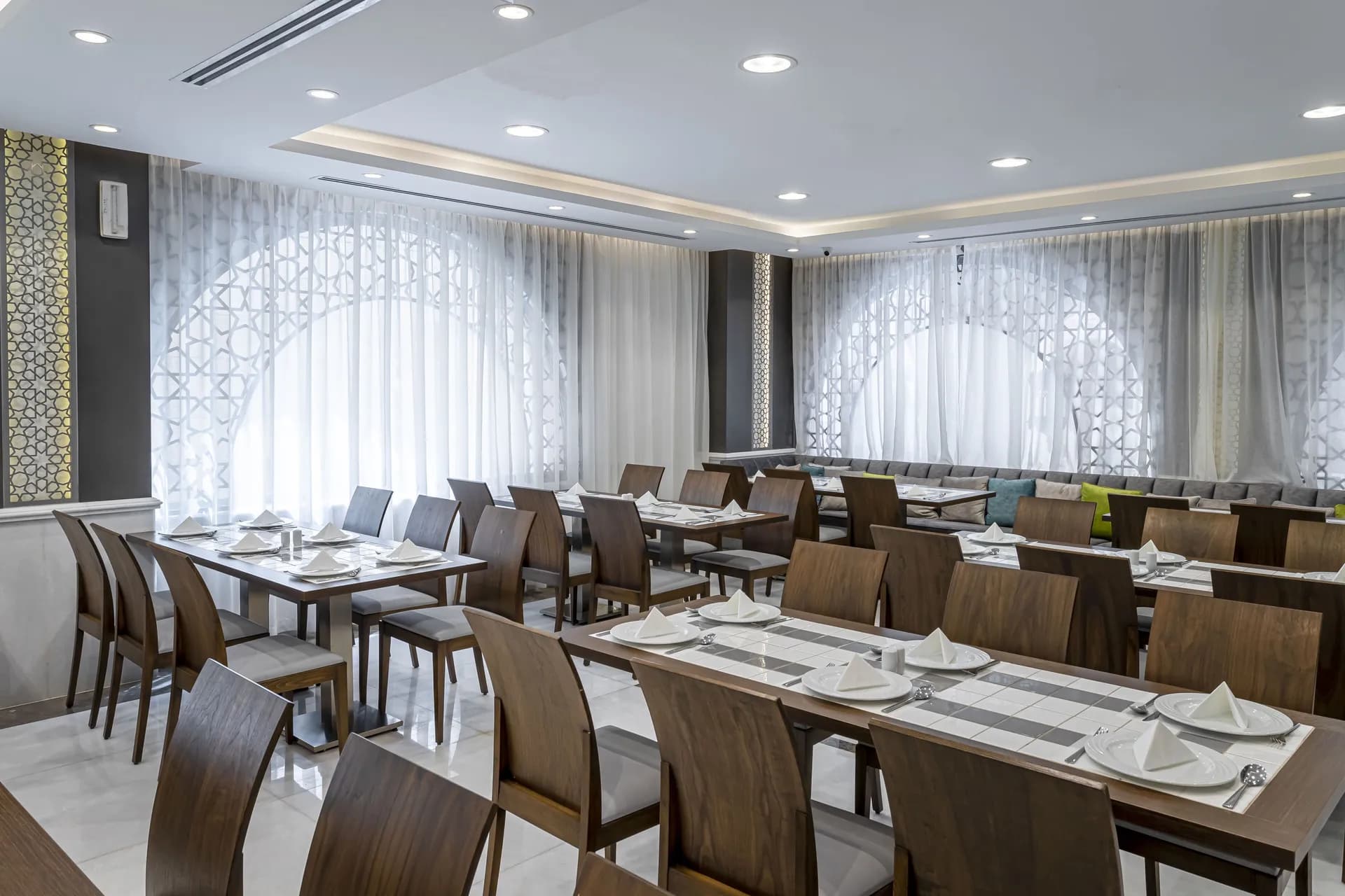 Taba Al Salam Hotel restaurant dining area
