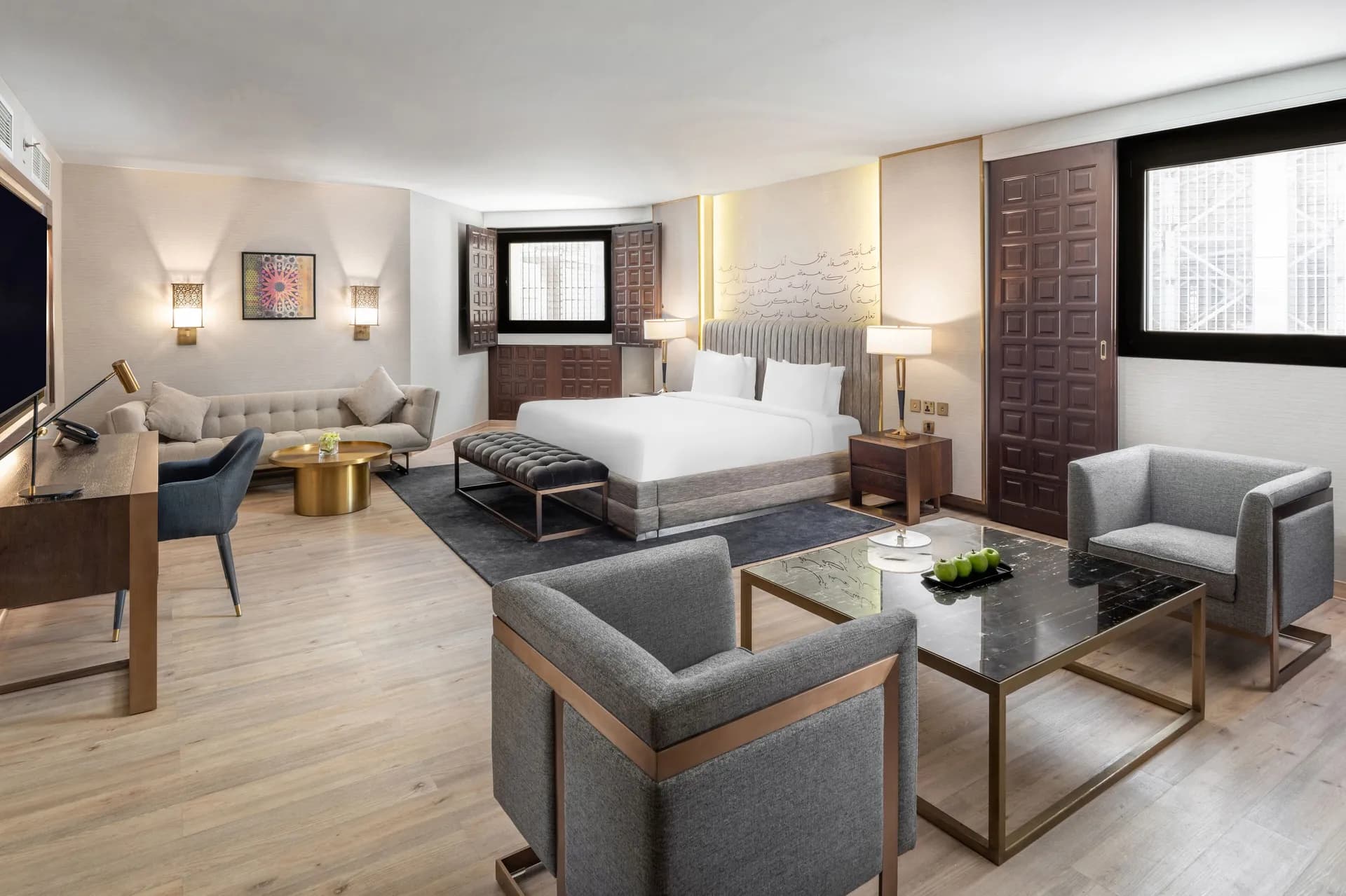 desk, minibar, in-room safe, 1 bedroom at Makarem Ajyad Makkah Hotel
