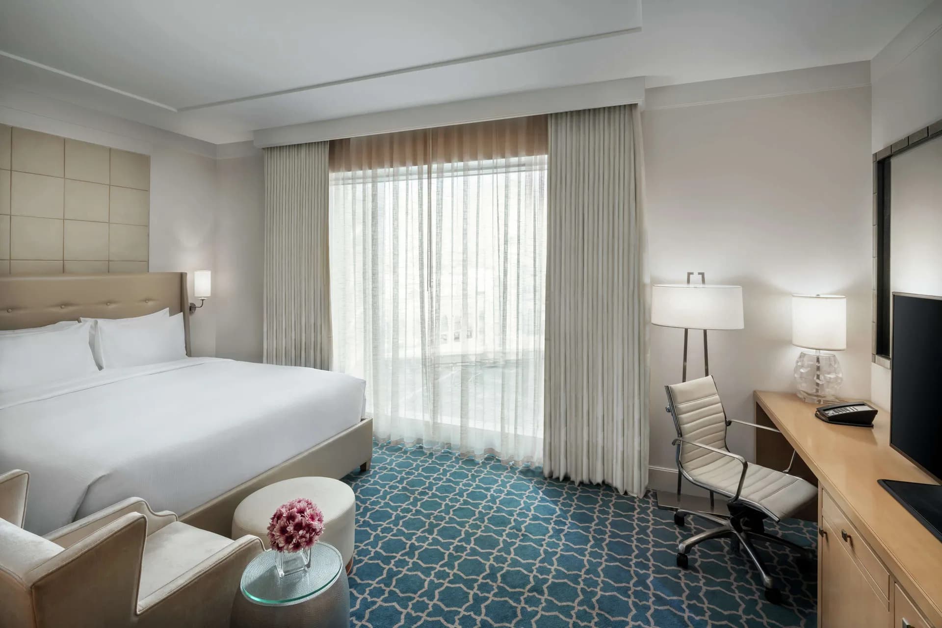 Room with 1 Queen Bed at Hilton Hotel & Convention Jabal Omar Makkah