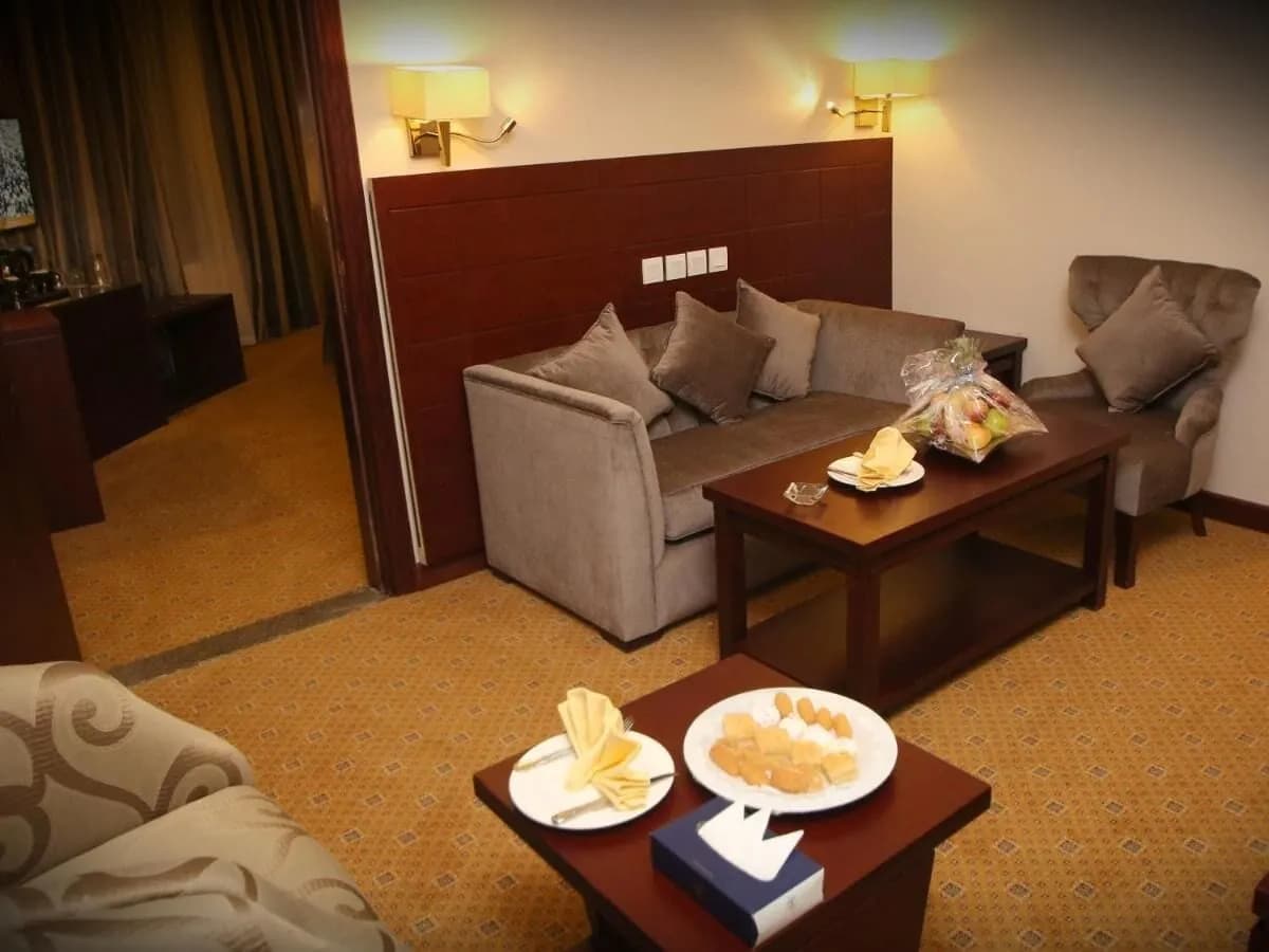 Al Aqeeq Al Rawda Hotel by Abu Al Joud – Living area| Junior Suite
