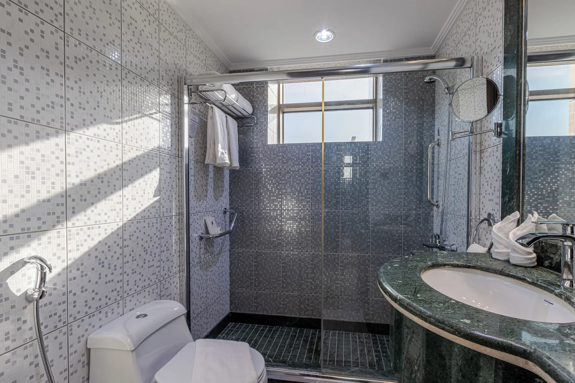 Basic Twin Room at Faraj Almadina Hotel